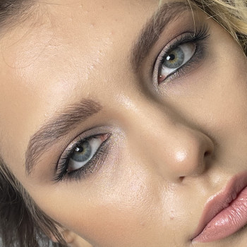 Денний злегка сяючий смокі айс. Так, він може бути не тільки