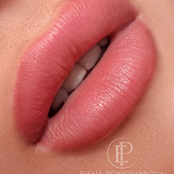 Татуаж губ
                    Майстер перманентного макіяжу Елена Кривий Ріг