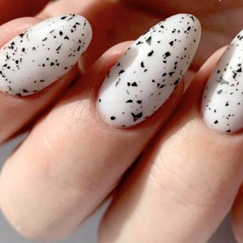 Белый маникюр матовый перепелиное яйцо, фото - мастер маникюра Юлия Мацун