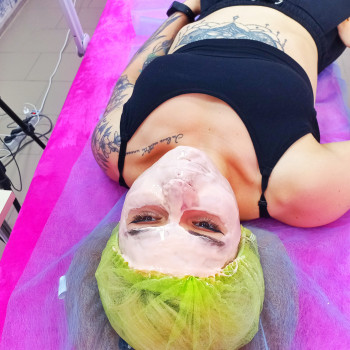 Чистка обличчя + Альгінатна маска у подарунок!
                    Косметолог Лілія Винница