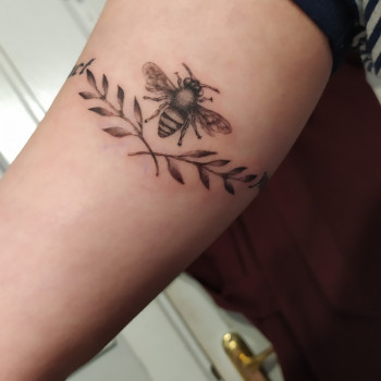 Тату насекомое пчела, фото - Тату мастер Алена Мельник