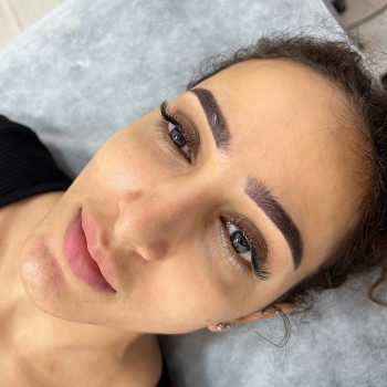 Классическое наращивание ресниц
                    Майстер перманентного макіяжу Елена Кривий Ріг