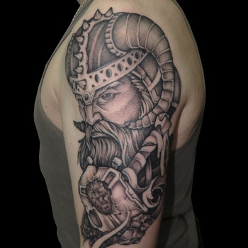 Тату на плече воин викинг, фото - Тату мастер Дмитро Воля