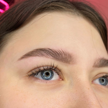 Коррекция и окрашивание бровей