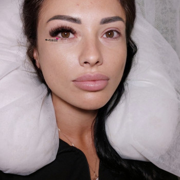 Наращивание ресниц
                    Лешмейкер Руслана Бровари