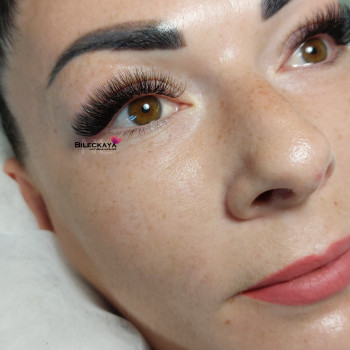 Наращивание ресниц
                    Лешмейкер Руслана Бровари