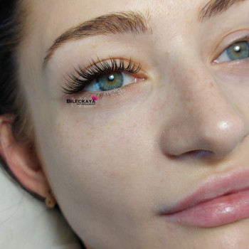 Наращивание ресниц
                    Лешмейкер Руслана Бровари