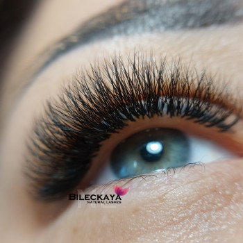 Наращивание ресниц
                    Лешмейкер Руслана Бровари