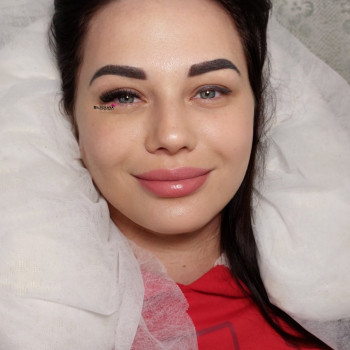 Наращивание ресниц
                    Лешмейкер Руслана Бровари