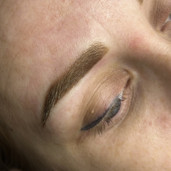 Корекція брів