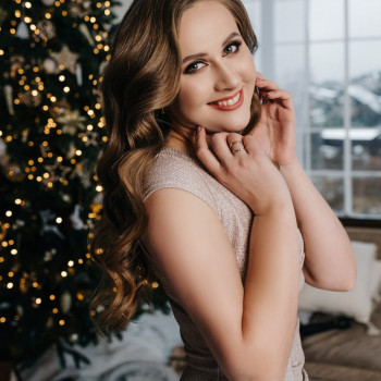 Новогодние фотосессии.
Работаю в гримёрке студии .
Время два, фото - Майстер з нарощування волосся Олена Маковська