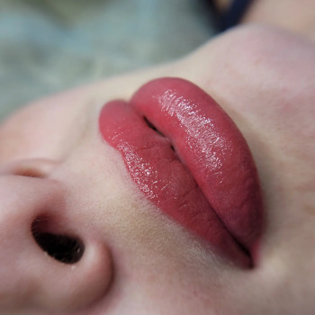 Перманентний макіяж губ