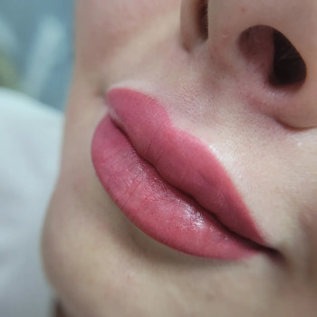 Перманентний макіяж губ