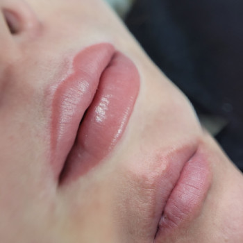 Перманентний макіяж губ