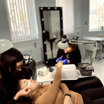 Ламінування вій
                    Ногтевая студия Manicure Полтава