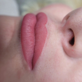 Перманентний макіяж губ