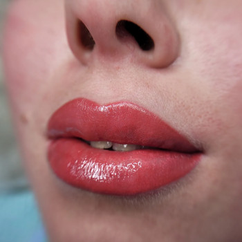 Перманентний макіяж губ