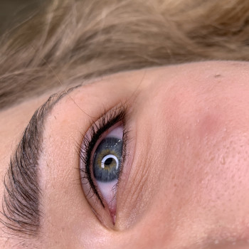 МІЖВІЙКОВА стрілочка перманент
                    Майстер перманентного макіяжу Александра Кривий Ріг