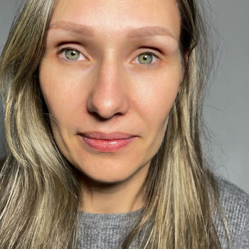 Зроблена одна процедура перманенту брів, фото перед корекціє