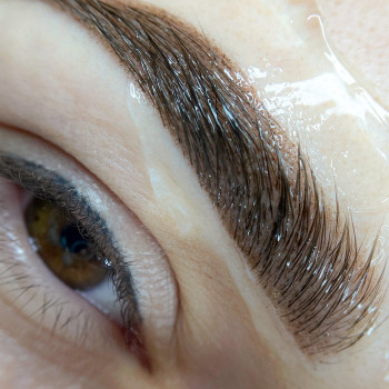 Брови одразу після перманенту