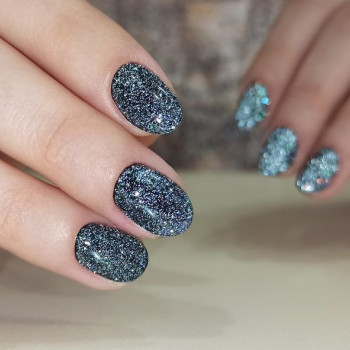 светоотражающий маникюр