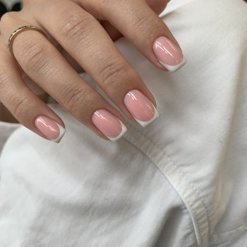 Маникюр и покрытие ногтей гель-лаком
                    Салон краси Beauty Service Запоріжжя