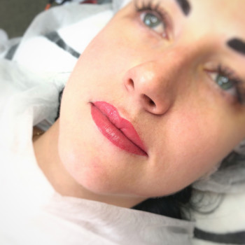 Перманентний макіяж уст
                    Косметолог-эстетист Ольга Чернигов