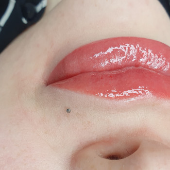 Акварельні губи