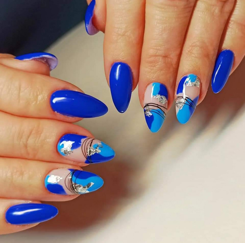 Яскравий манікюр мигдаль синій, фото - Майстер манікюру Вікторія Nails