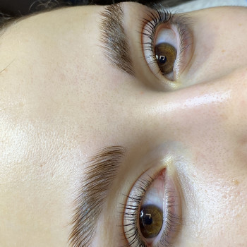 Долговременная укладка бровей
                    Майстер перманентного макіяжу Роксана Київ