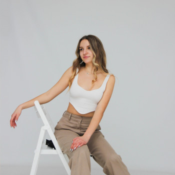 Фотосессия в студии на стуле, фото - Фотограф Катерина Денисова