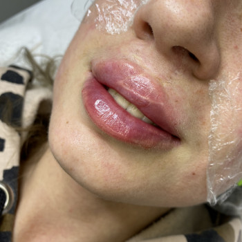 Красивые, сочные губки. Которые предают ещё больше увереннос