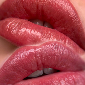 Акварельні губи