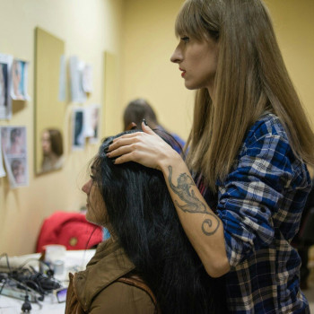 Вечерние прически, укладки Николаев
                    Брейдер Крісс Николаев