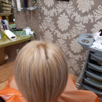 Окрашивание...осветление корней + осветление полотна + тонир