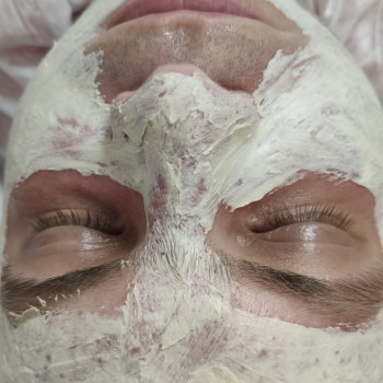 Чистка обличчя, пілінг
                    Лікар-косметолог Наталія Чернівці