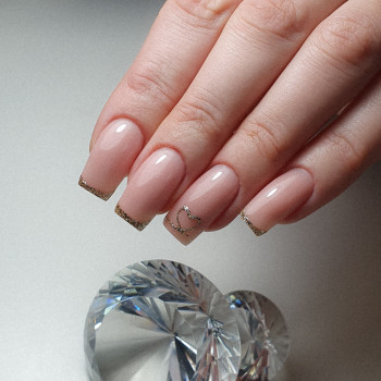 Наращивание ногтей гелем и покрытие гель-лак
                    Мастер перманентного макияжа Алёна Киев