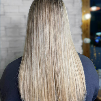 Фарбування з освітленням, шатуш
                    Салон красоты Fargo Киев