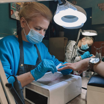 Манікюр зі зняттям та покриттям
                    Салон красоты Fargo Киев