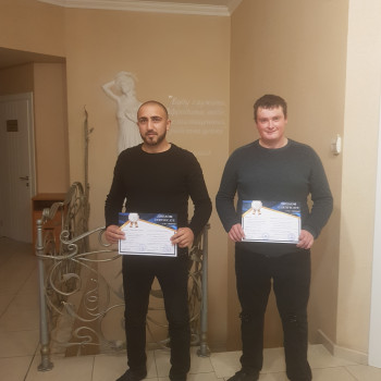 Випускники курсів масажу.