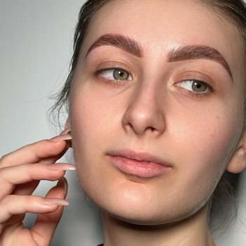 Ламінування брів
                    Бровист Єлизавета Киев