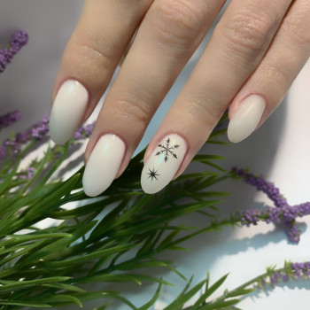 Маникюр зима молочный снежинки, фото - Мастер маникюра Ирина Примина
