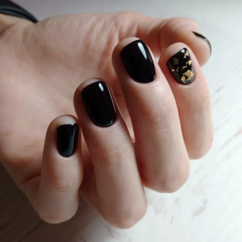 Черный маникюр с золотом, фото - Мастер маникюра Снежана Карпенко