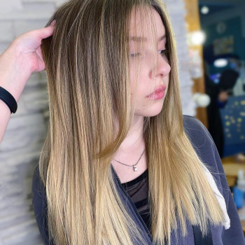 Фарбування з освітленням, шатуш
                    Салон красоты Fargo Киев