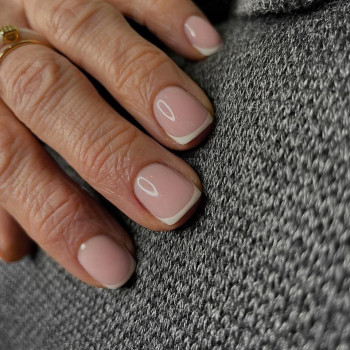 Манікюр зі зняттям та покриттям
                    Салон красоты Fargo Киев