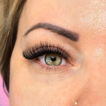 Нарощування вій
                    Салон красоты Вуаля Вышгород