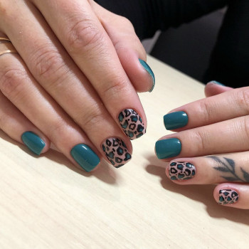 манікюр на короткі нігті, зелений манікюр, манікюр з принтами, шалений манікюр