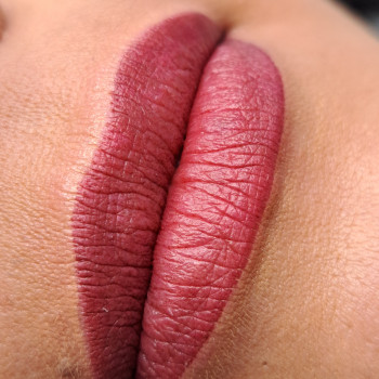 Перманентний макіяж губ