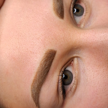 Пудрове напилення брів