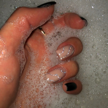 Дизайн нігтів
                    Мастер маникюра Олександра Коростышев